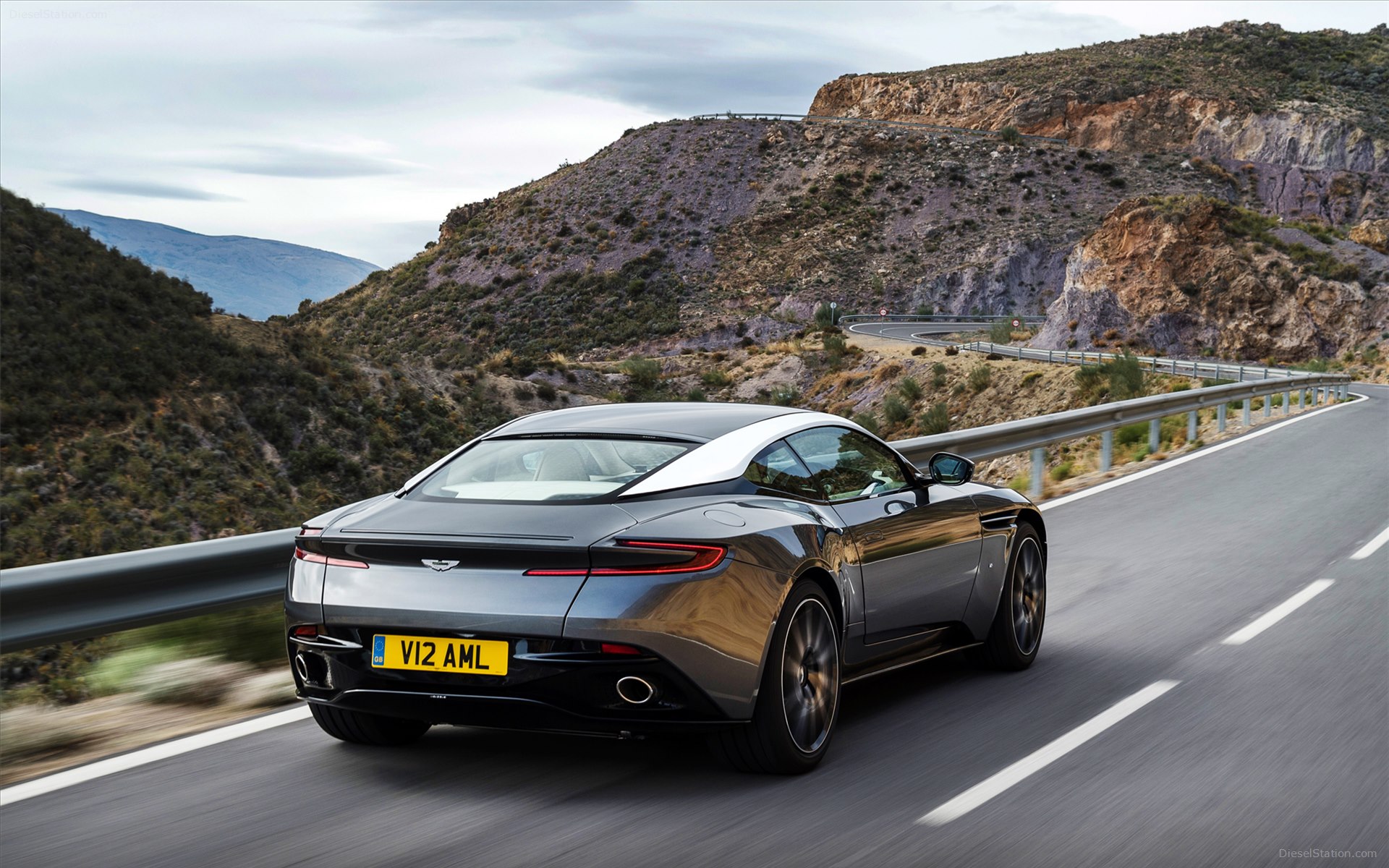Aston Martin DB11 2017